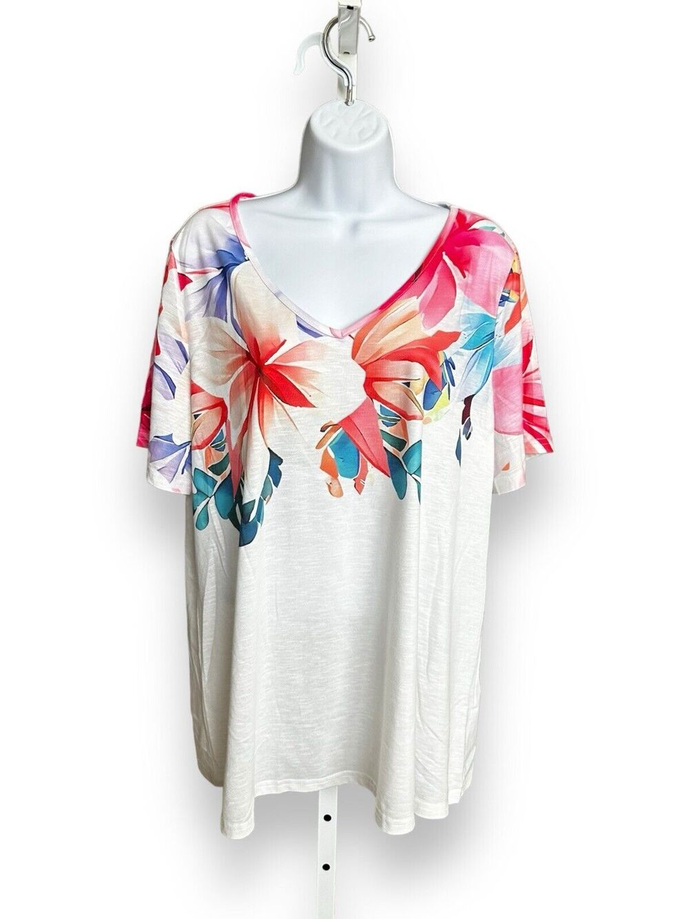 Plus Size Floral V-Neck T-Shirt by BLOOMCHIC 14/16